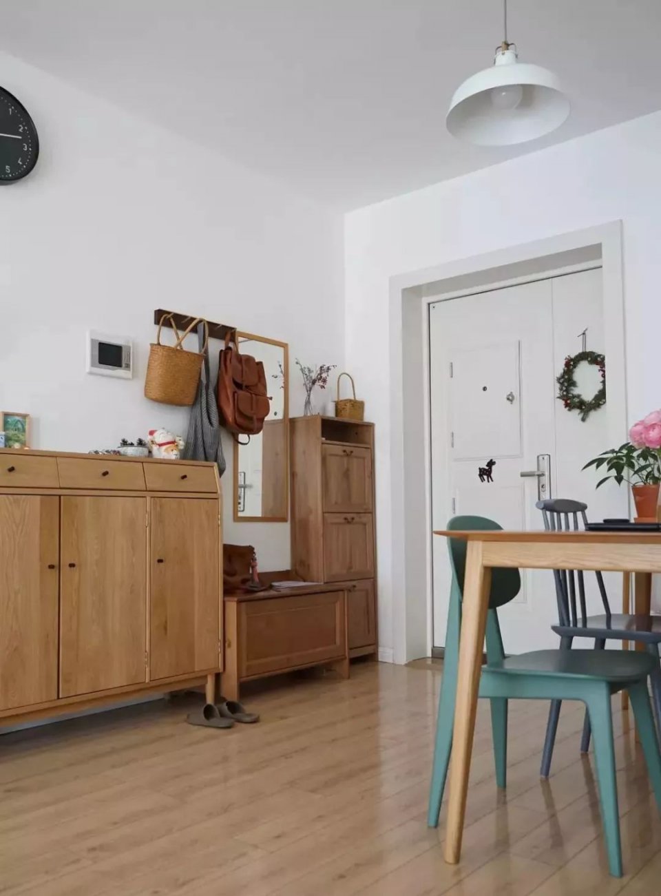 不吊顶的玄关,简简单单,也美观!