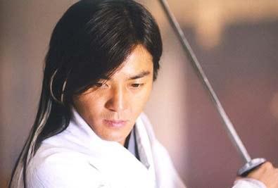 演过西门吹雪的演员郑伊健帅气惠天赐经典只有他是剑神一笑