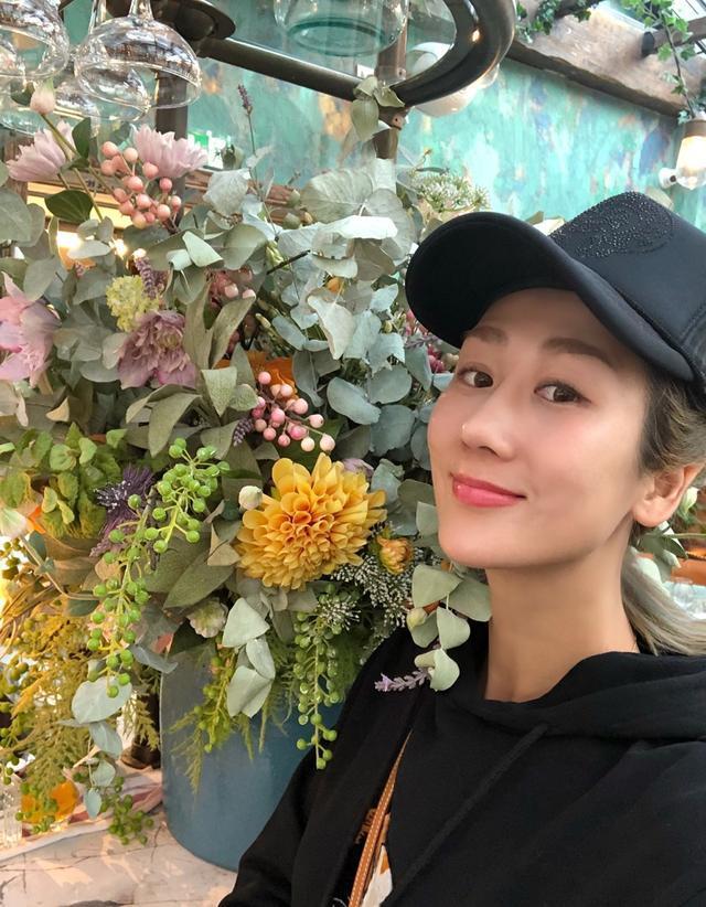 在北极圈蒋丽莎零下10度穿比基尼大秀火辣身材,风韵不减!