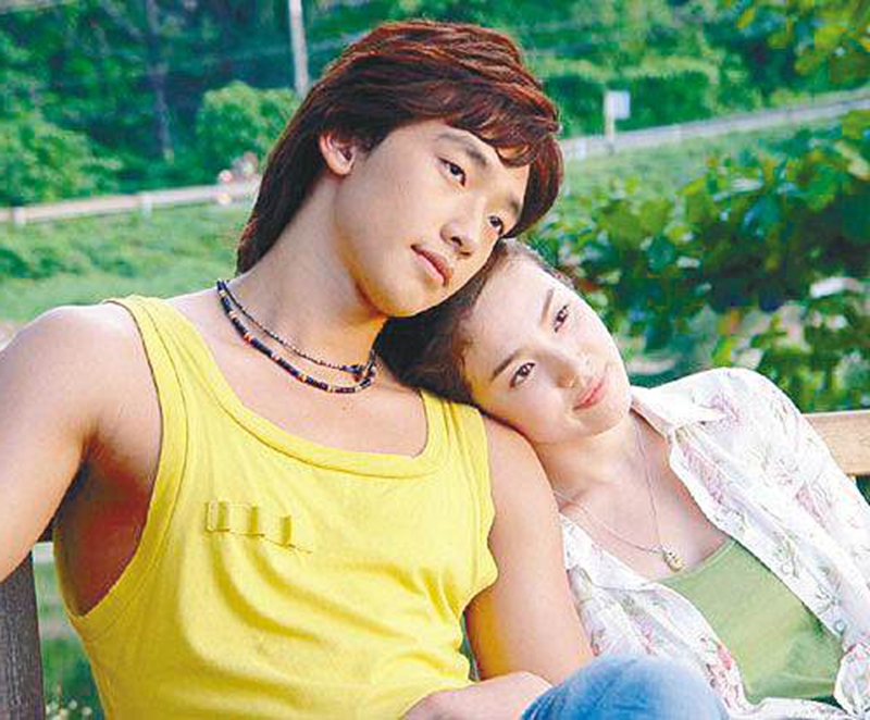 4,《浪漫满屋》这部电视剧,是由宋慧乔,rain等主演的,剧中宋慧乔饰演