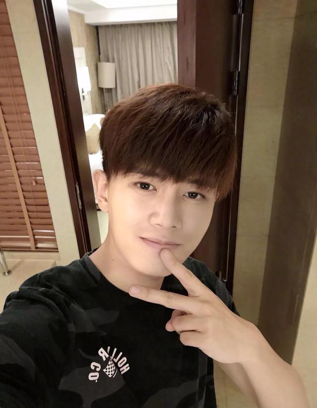八位男明星素颜照大比拼,褪去滤镜,还是你心中的男神吗?