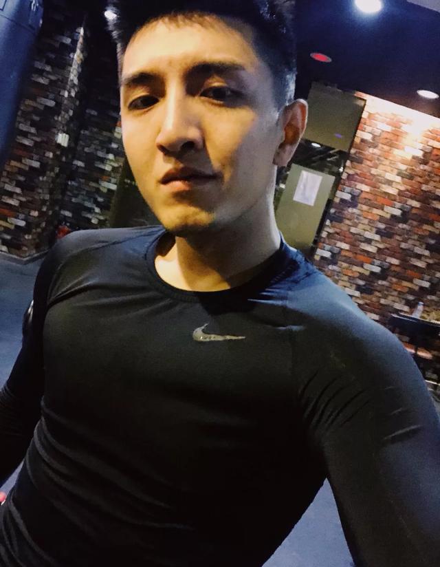 八位男明星素颜照大比拼,褪去滤镜,还是你心中的男神吗?