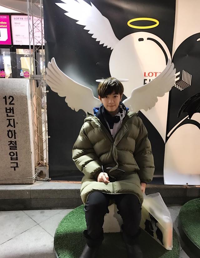 张丹峰,洪欣之子张镐濂近期无修图曝光,五官奇怪,被嘲:丑哭!