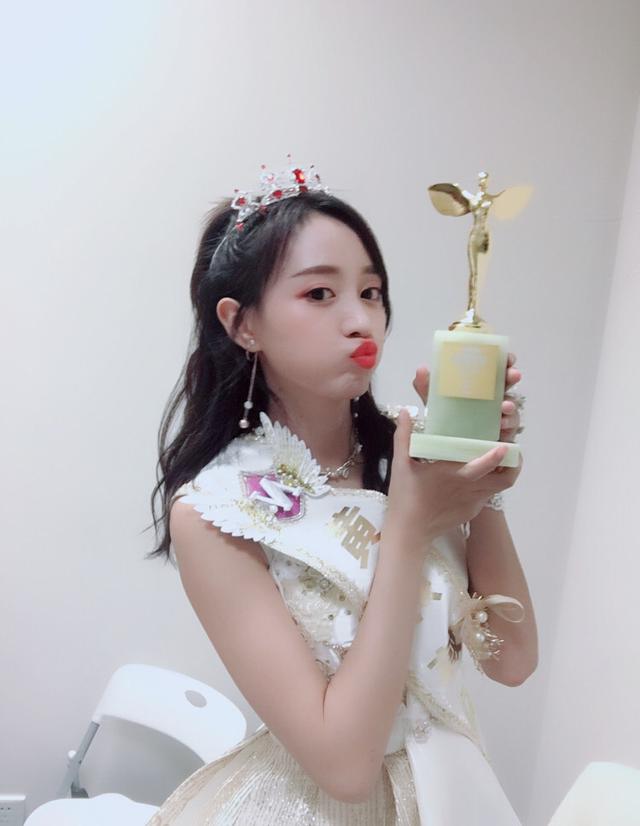 鞠婧祎,黄婷婷,迪丽热巴,欧阳娜娜,谁戴的皇冠更有女王范儿?