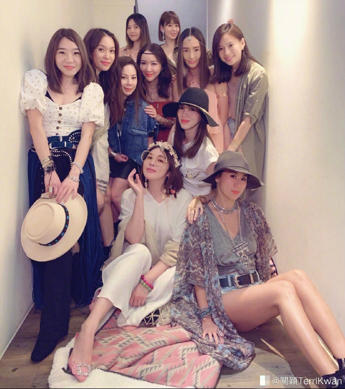 名媛关颖同框高颜值姐妹团 ,身材火辣已是仨孩子妈妈!