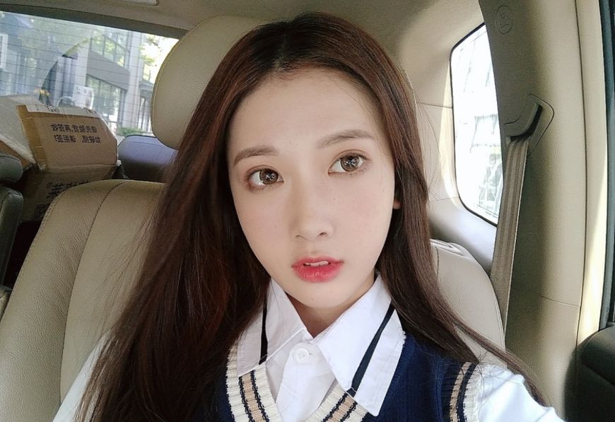 打开美颜滤镜,网红小甜甜都变明星脸了,会p图你也可以粉丝千万