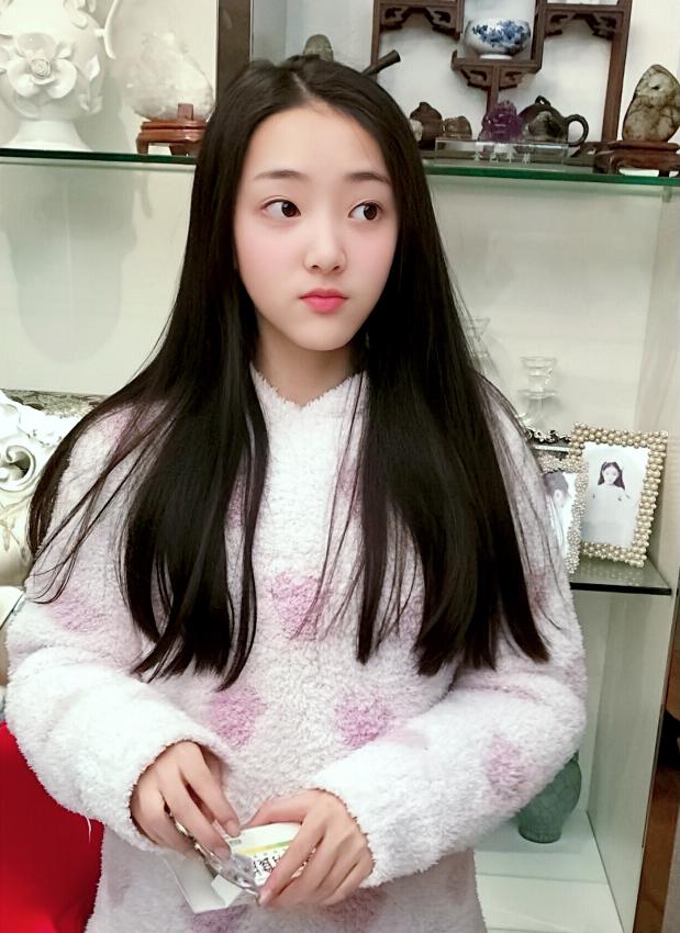 "小白娘子"陶奕希长大了!长发披肩气质佳,被赞此女只应天上有