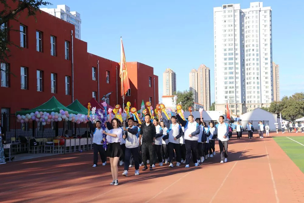 齐齐哈尔市第八中学举行第42届秋季田径运动会