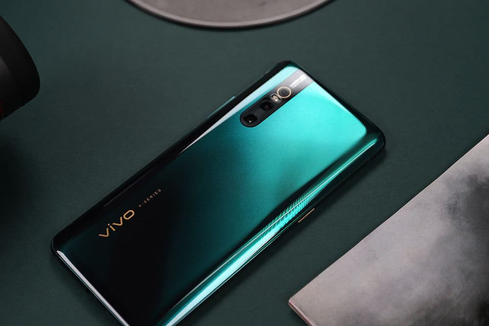 同時,這次vivo x27配備4800w超廣角夜景三攝,分別是