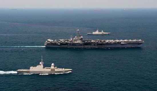 美军航母通过马六甲海峡,全速奔向波斯湾,伊朗军舰放行美国货轮
