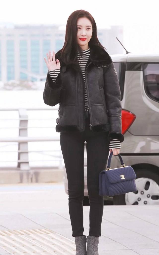 宣美又惊艳了,紧身裤搭配裸靴穿出大长腿,终于知道什么是身材好