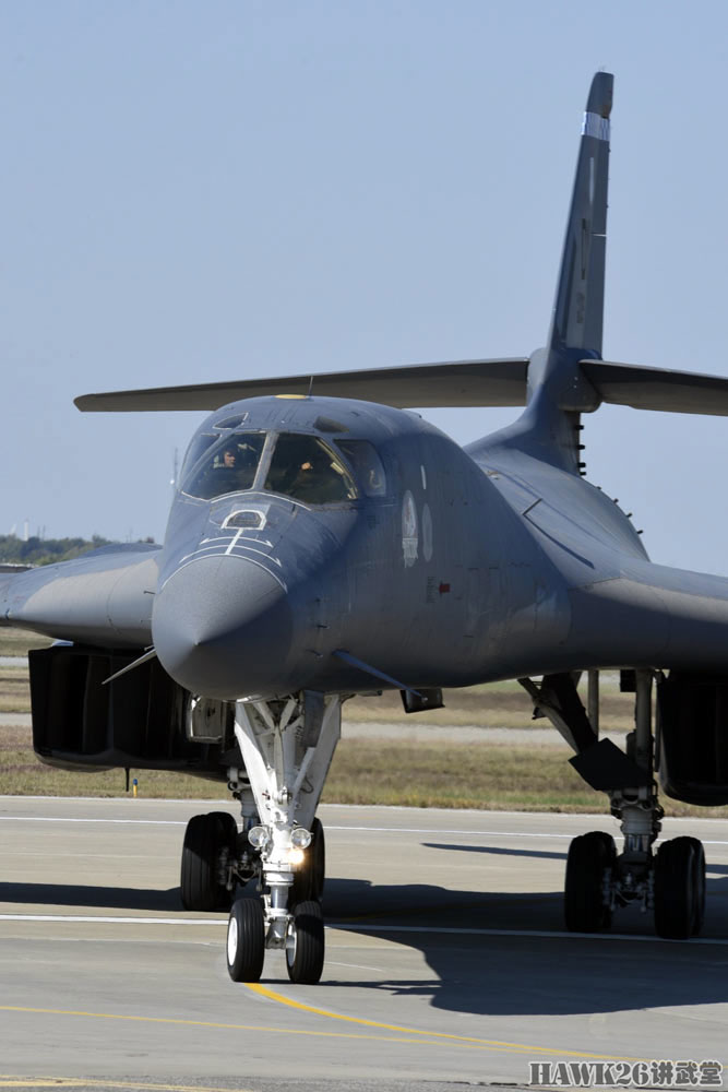 "三条腿"b-1b战略轰炸机转场 曾经登上各大媒体头条