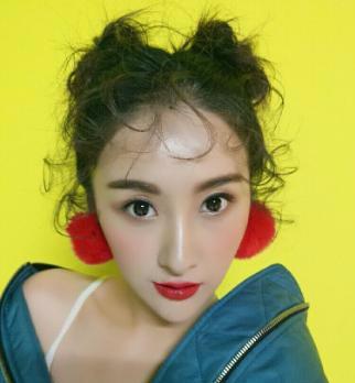 声入人心中的英年早婚老婆是富二代曾陪他度过低谷