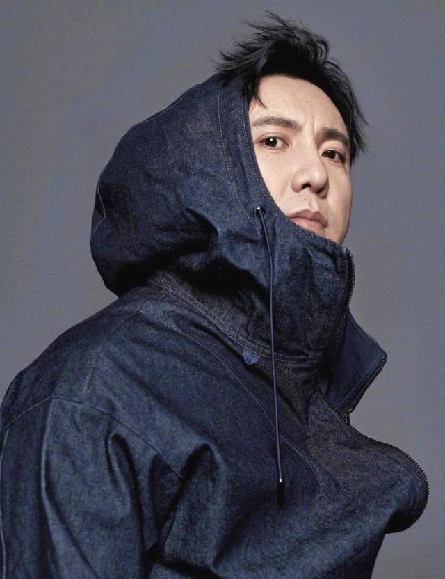 沈腾变时尚了不少,拍摄封面潮到爆,抑郁小表情也遮挡不住喜感