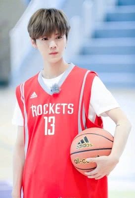 假如男星们组建篮球队,蔡徐坤控球后卫,网友:中