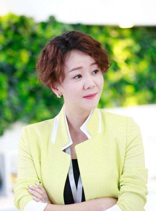 尽管毁容,爱人仍不离不弃,如今事业爱情双丰收