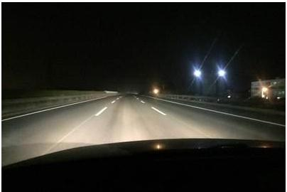 夜间开车总感觉不安全?老司机教你一个方法,新手上路也不怕