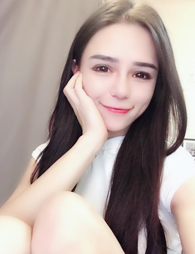 斗鱼二次元迎来超人气主播小银, 她是最美的女装大佬, 能唱会跳