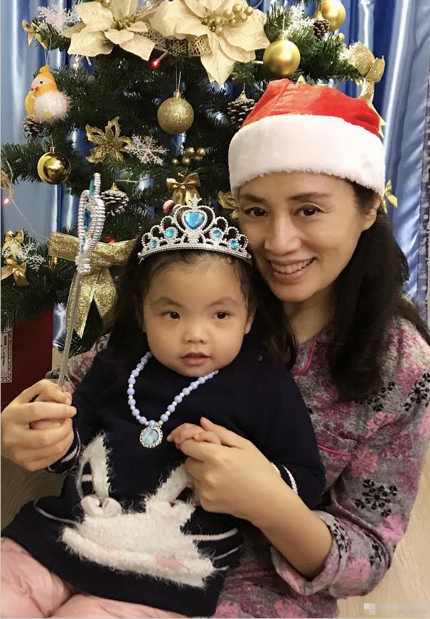 56岁李凤绪晒生活近照,晚年生活饶有风趣,感情生活成谜让人惋惜