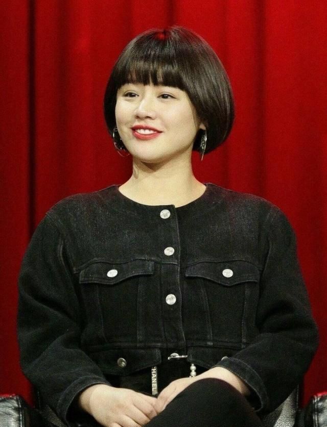 马思纯又凹新发型,只是剪了"摩卡波波头",却意外的很少女!