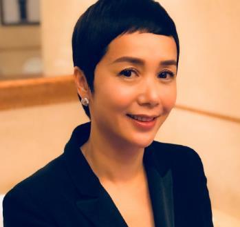 马思纯妈妈近照曝光,蒋雯丽蒋雯娟是亲姐妹,两人谁更漂亮