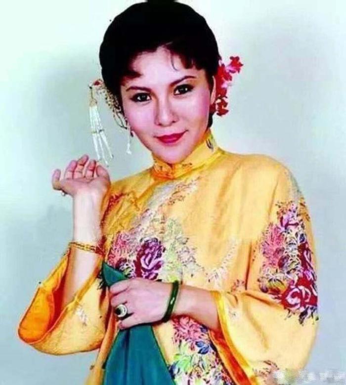金钟视后李丽凤, 父亲离世后被查出恶性肿瘤, 年仅67岁因癌症去世