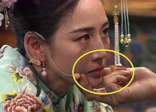 同样是表演"哭戏",靳东哭到无我无物,朱一龙的哭戏虐翻众人!