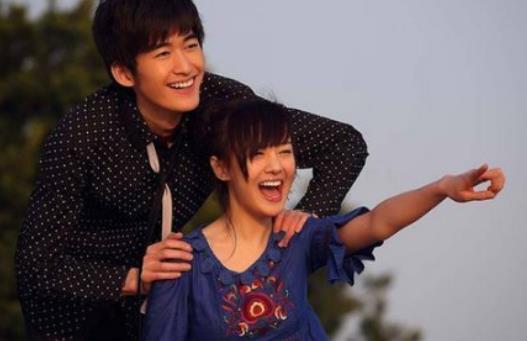 近日,素来低调的郑爽因为接受采访时,称最近比较甜的是男朋友这一句话