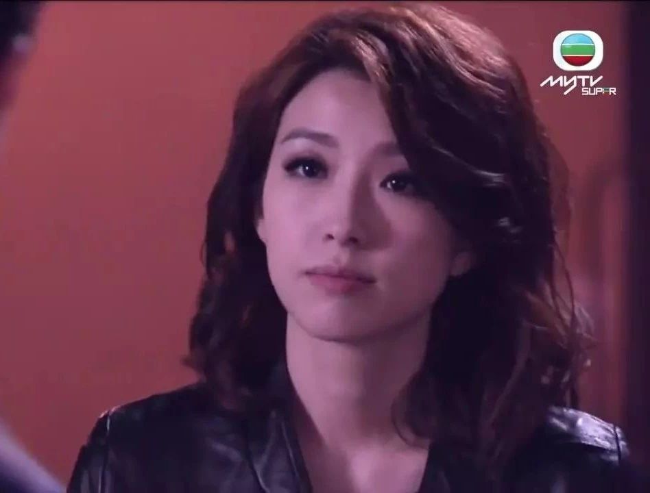 尖时》,她在剧中担任第三女主角的戏份,饰演乐天性格的学生蓝雪文一角