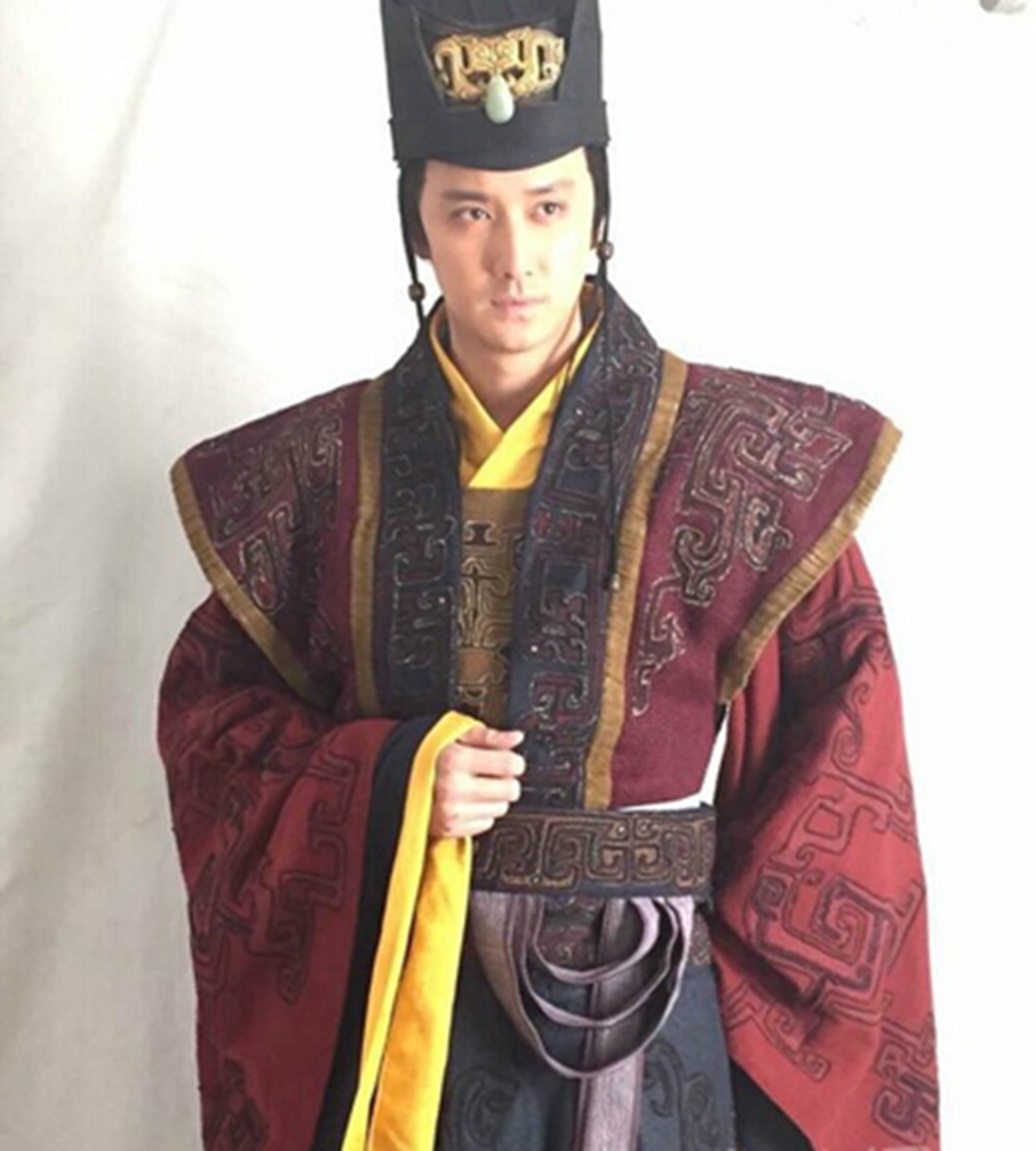 他出身草根,最后混到一国之君,却因为心态不好在位半年就驾崩