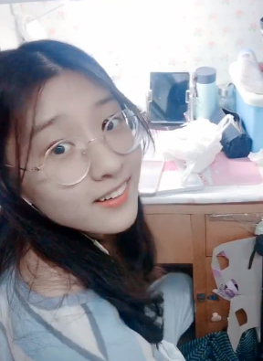 19岁女孩拥有绝世美颜转身一瞬间女生心动了