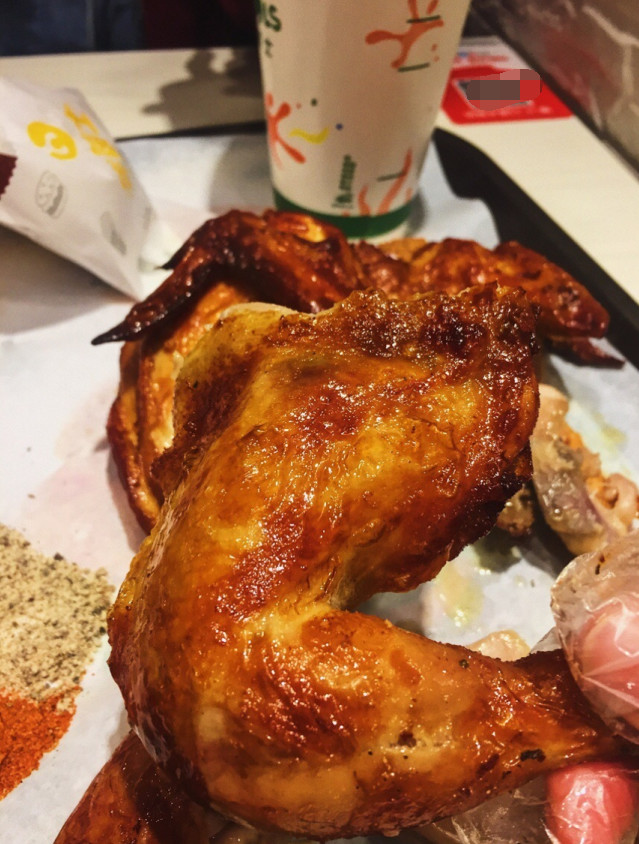 肯德基"模仿"华莱士推出烤全鸡,看到价格后,吃货:怕了怕了