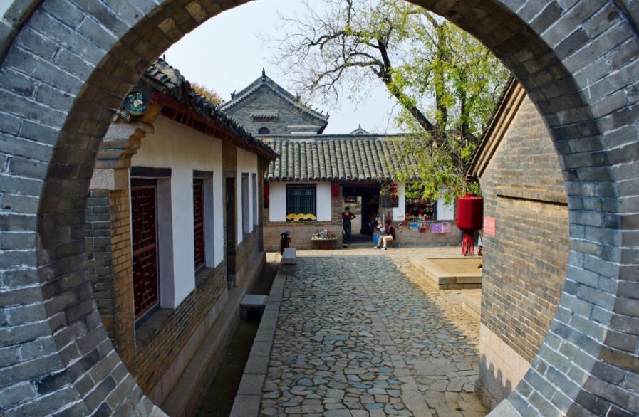 牟氏庄园又称牟二黑庄园坐落于山东烟台栖霞