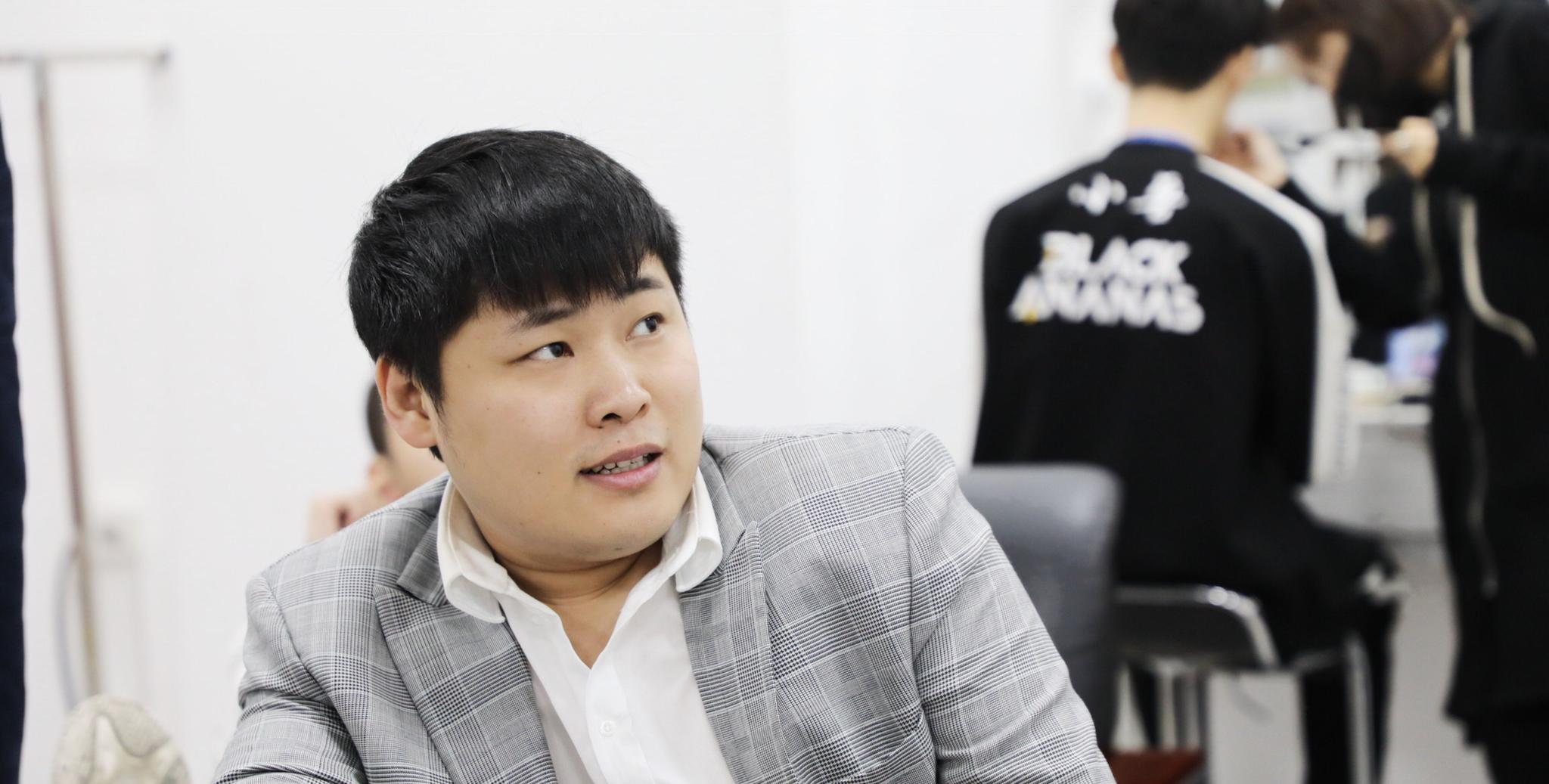 ba黑凤梨拿下第一个四强名额,双教练体系的ba能否夺冠!