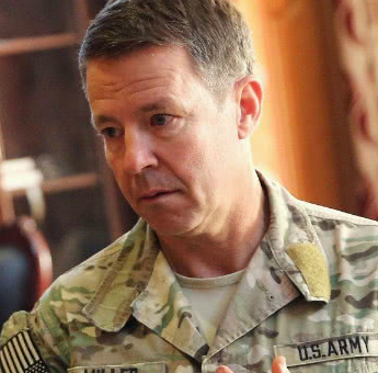 阿富汗军官暗藏手枪,在北约议会上开火,美上将死里逃生