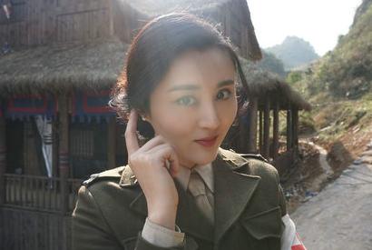 宁愿跑龙套,也不愿当范冰冰的替身,如今成为"最美军医"!