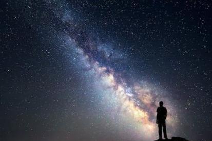 宇宙之所以存在的理由，套用在我们人类身上，同样实用