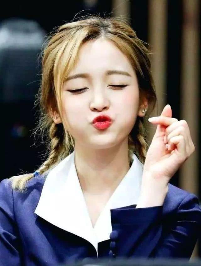 女明星嘟嘴照 赵丽颖我忍了 吴宣仪我忍了 最后一个忍不住了