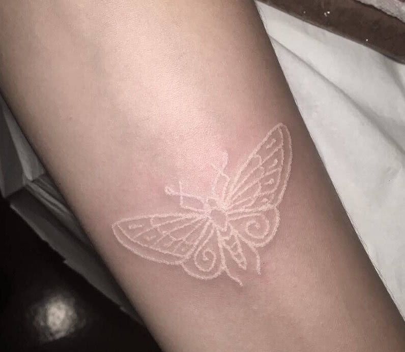 白色纹身成2019新流行,看到小图那一刻,网友:身上搓的泥?