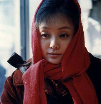 后来与陈道明合作《围城》,于慧在剧中饰演"汪太太",24岁的