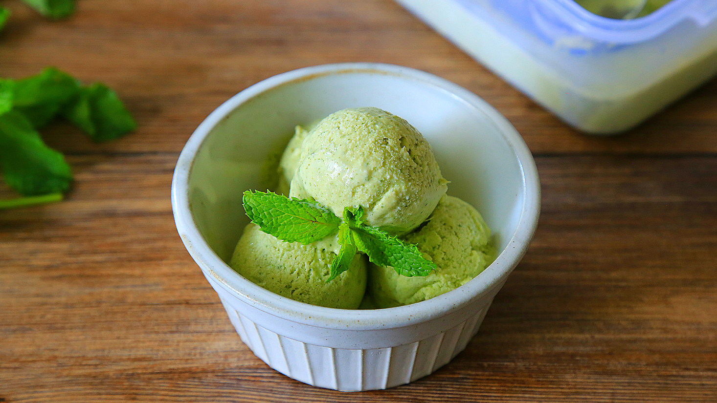 v秀吃下这一口冰淇淋,瞬间让你精神焕发,从头到脚都清爽起来～～薄荷