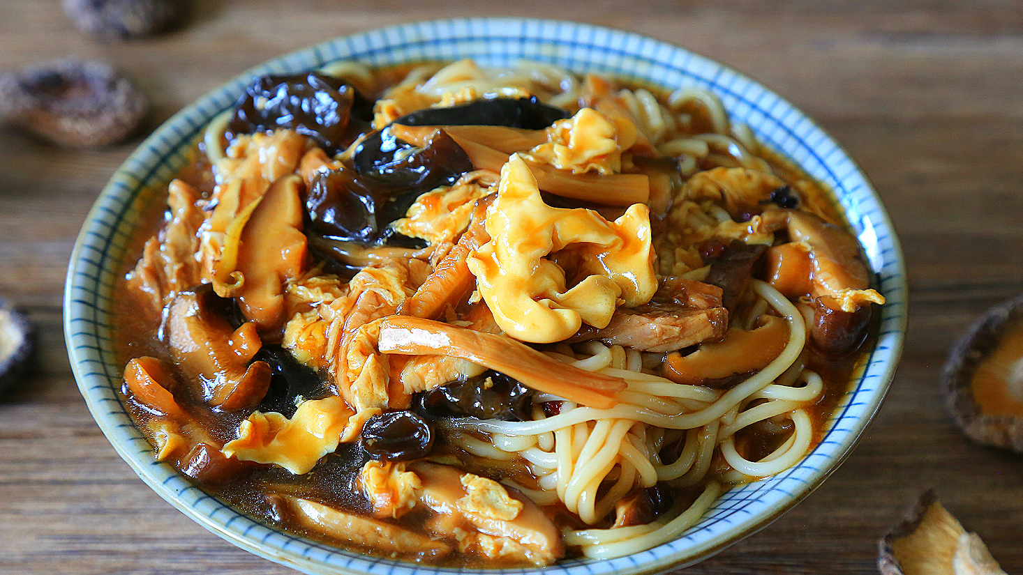 教你做正宗老北京打卤面,要想做的好吃又香有很多讲究! @鲜城