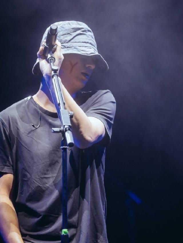 歌手李志疑因行为不端巡演被叫停,工作人员回应:莫名其妙!