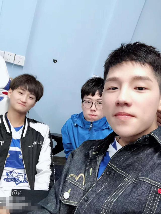 斗鱼橘子kpl职业选手高端局竟遭遇演员直播间暴露逗比本性