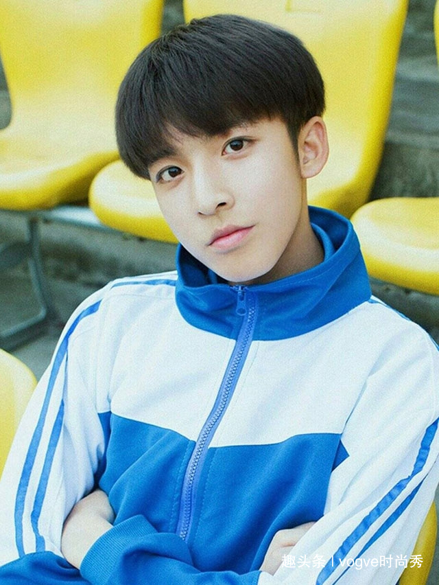 20岁左右男生还只会两边剪短?理发店流行男士发型