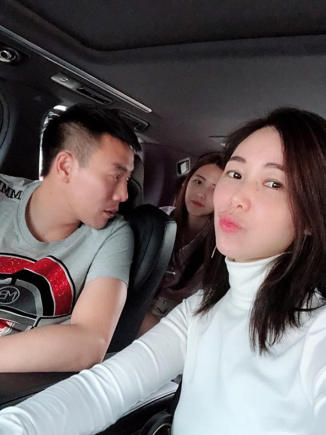 国足后腰秦升老婆身材傲人貌似林志玲身价不菲晒豪宅秀恩爱