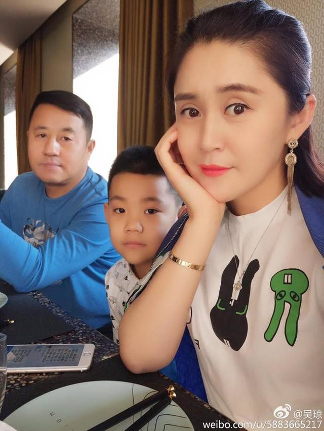 因贪恋林志玲美色被赵本山抛弃,小19岁老婆是女儿同班同学|王小宝|赵