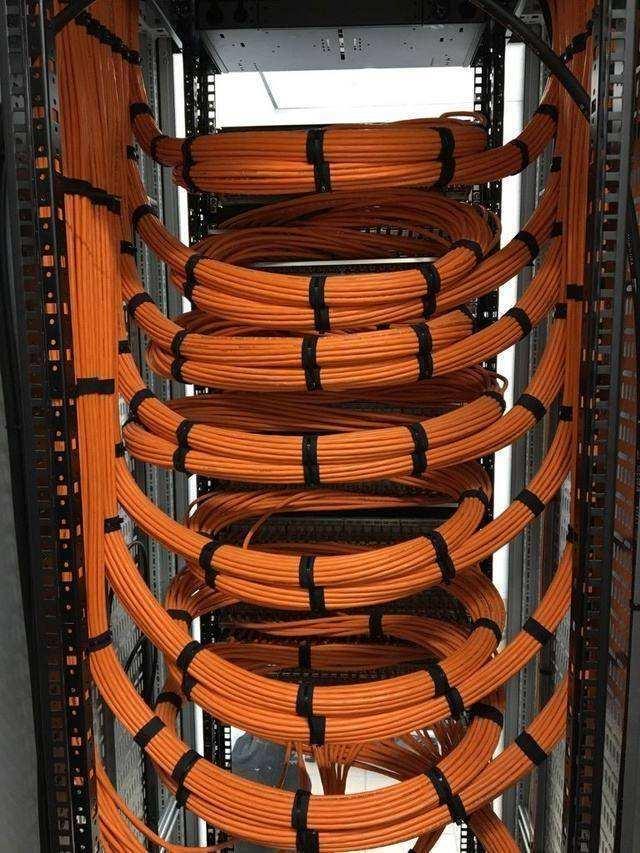 德国电线工是这样整理电线的!强迫症的人看到,一定很舒服!