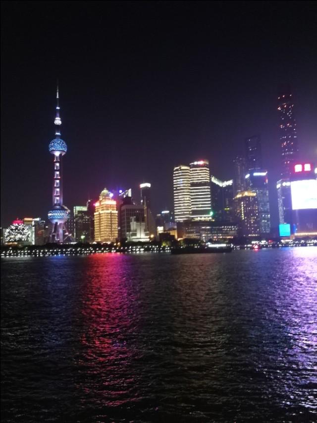实拍:中秋节的上海外滩,从白天到黑夜,游客拥挤,景色宜人