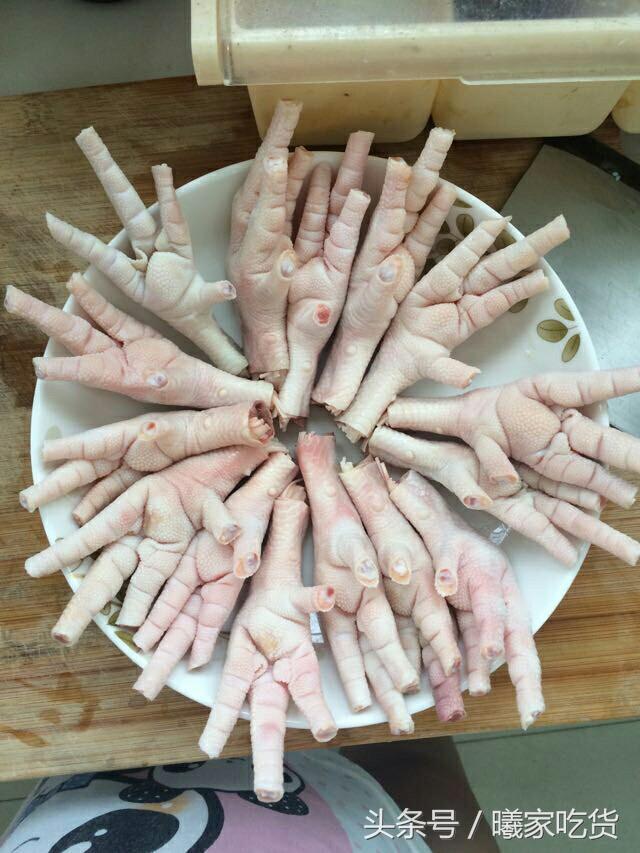 鸡爪怎么做好吃这样做老公不到两分钟就干完了你也试试吧